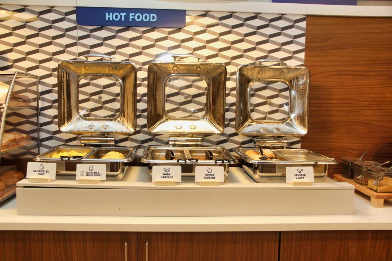 Holiday Inn Express By Ihg Douglas Ngoại thất bức ảnh
