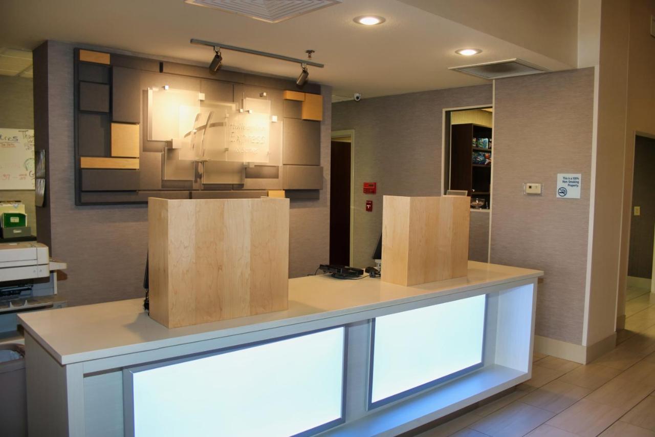 Holiday Inn Express By Ihg Douglas Ngoại thất bức ảnh